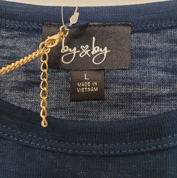 57. BY & BY NWT Women's Cold Shoulder/Split Sleeve Top with Necklace Size L - Picture 2 of 5